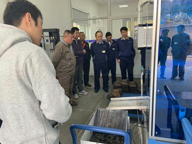 高鐵動車組閘片（剎車片）自動化檢測分解機順利通過上海鐵路局組織的聯(lián)合專家組驗收