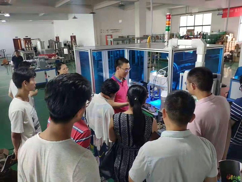 高鐵動車組閘片（剎車片）分解機順利通過上海鐵路局聯(lián)合專家組驗收